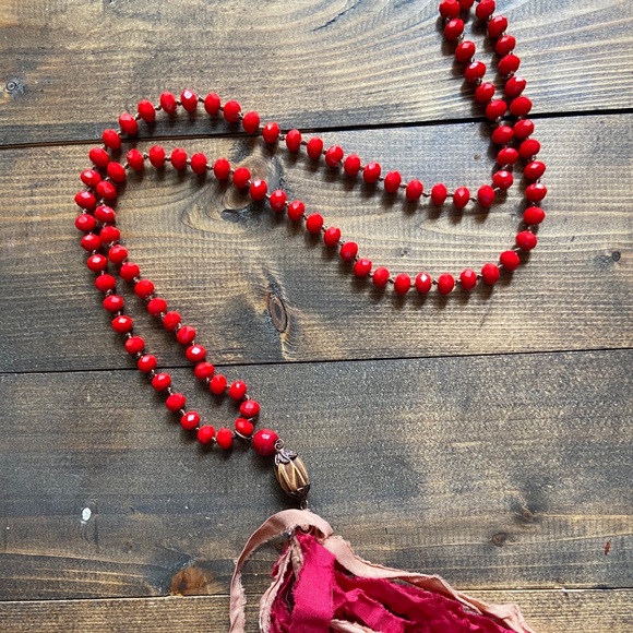 NEW! Red & Tan Boutique Tassels Necklace! NiCE! β€οΈ - Picture 2 of 4